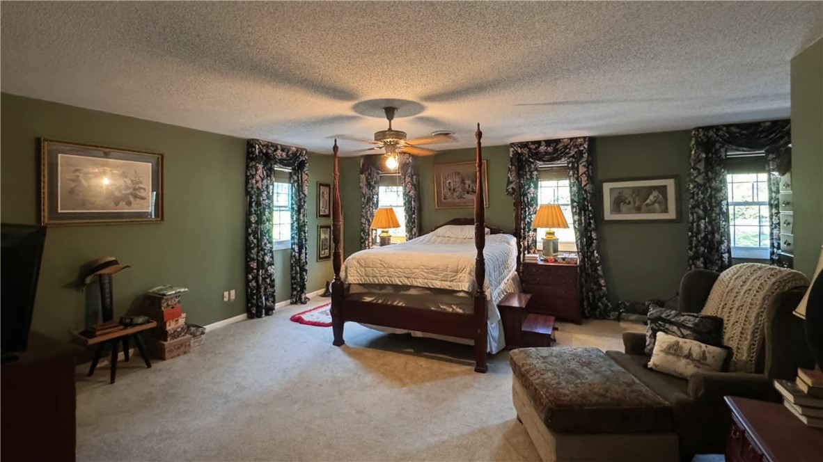 208 Knoxwood Court Anderson, SC 29621 - Photo 21 of 38 Relax in this inviting room featuring abundant natural light.