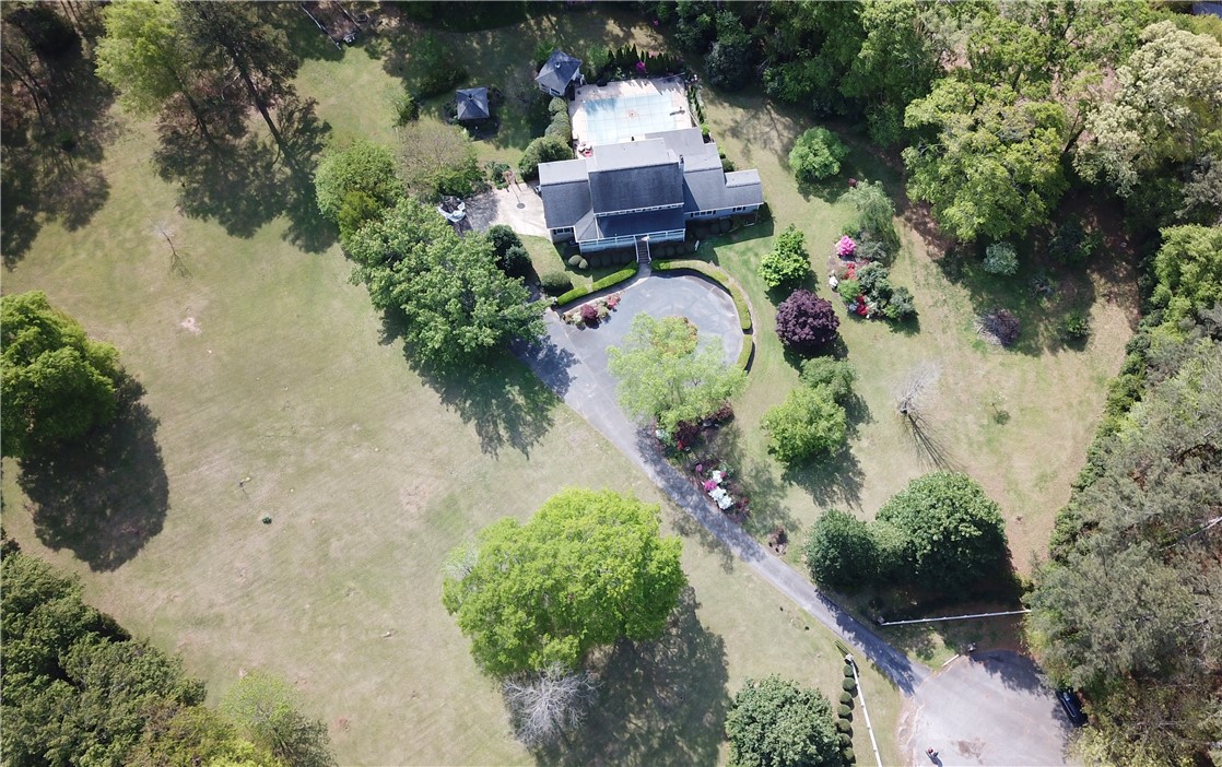 208 Knoxwood Court Anderson, SC 29621 - Photo 29 of 38 An aerial perspective reveals a private estate surrounded by lush greenery and expansive grounds.