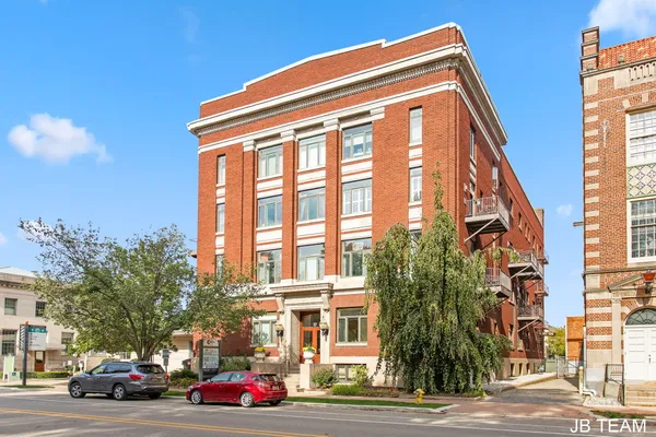 $749,900 | 17 West 10th Street, Unit 220, Holland, MI 49423