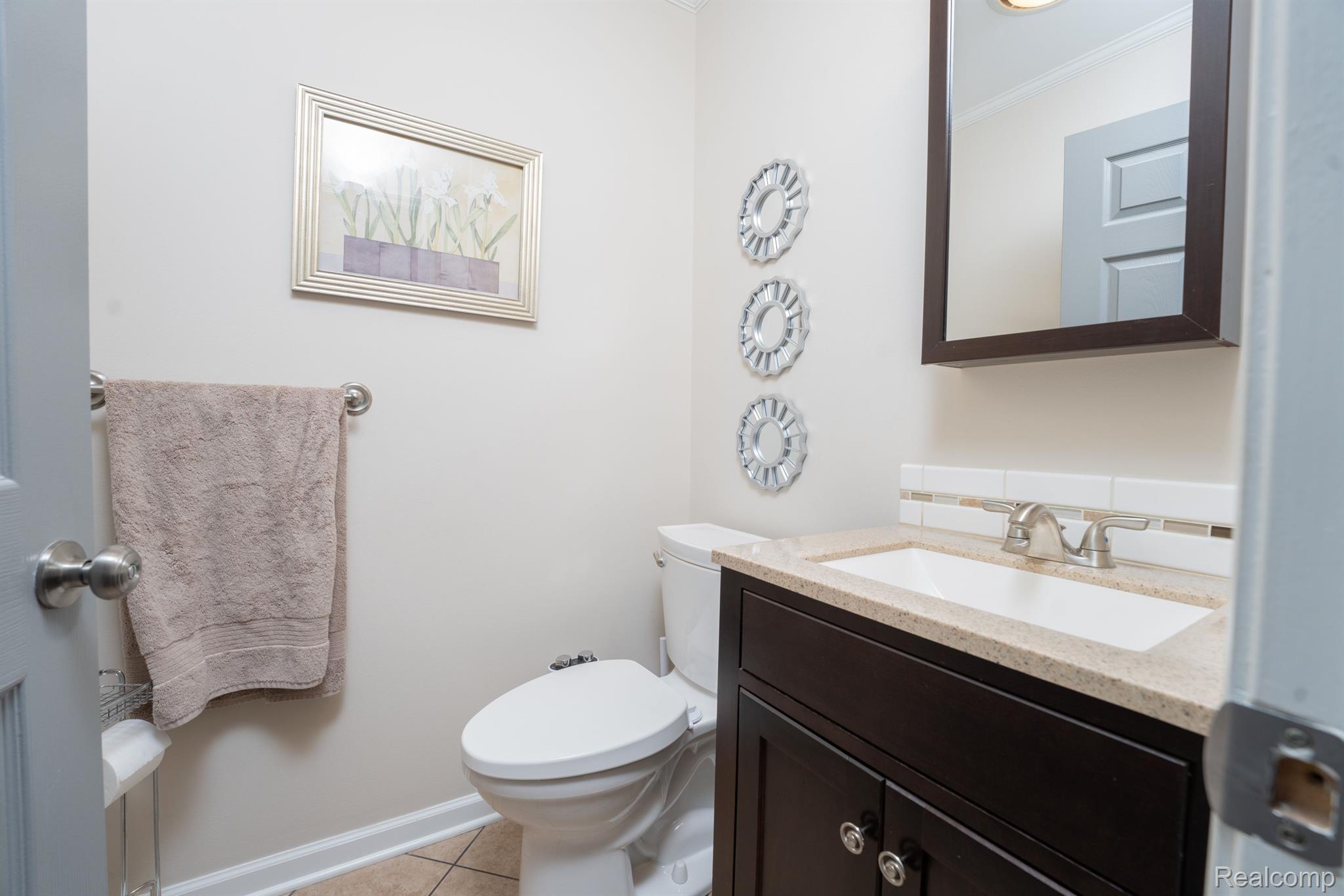 6884 West Lange Road Fowlerville, MI 48836 - Photo 19 of 59 1/2 BATH OFF OF DINING AREA BY 4TH BEDROOM