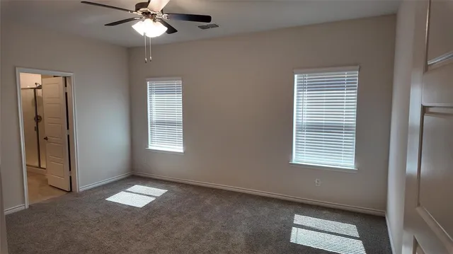 a view of empty room with window