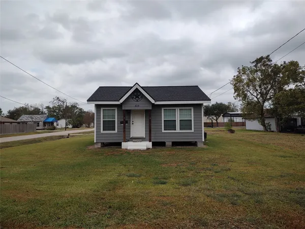 $184,900 | 414 Avenue East, Highlands, TX 77562
