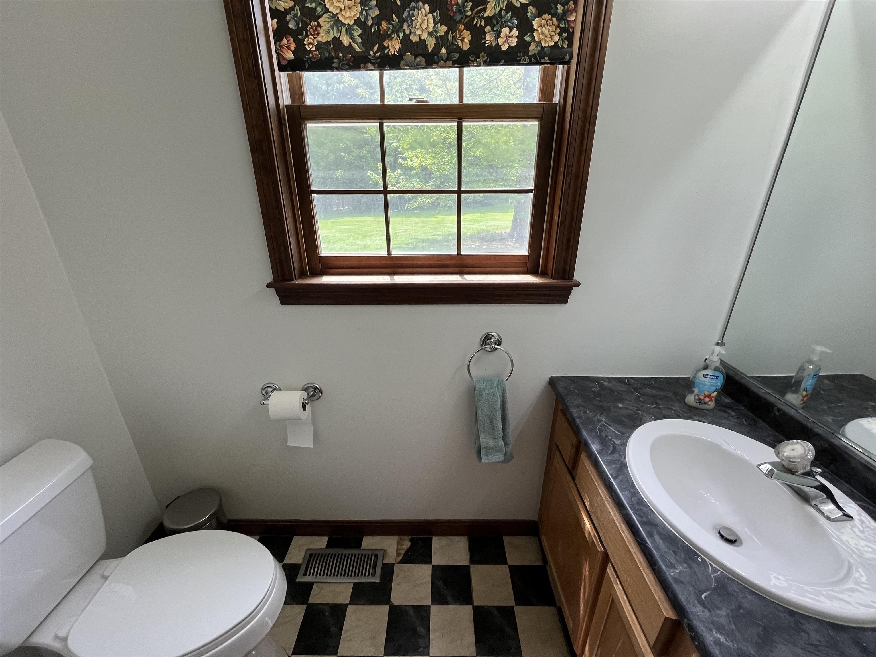 4 Stable Road Nashua, NH 03062 - Photo 16 of 25