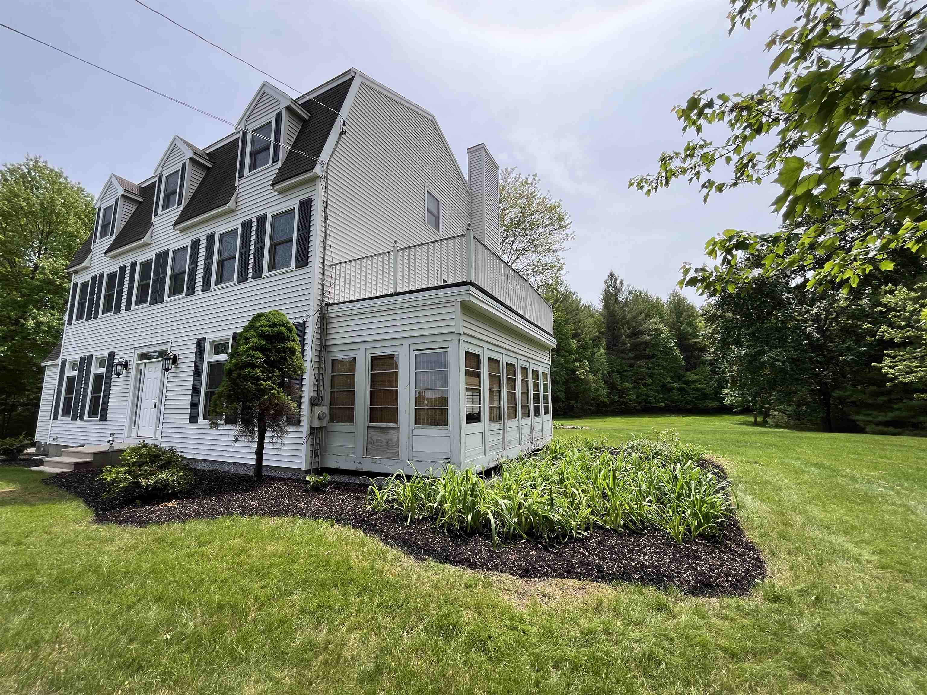 4 Stable Road Nashua, NH 03062 - Photo 2 of 25