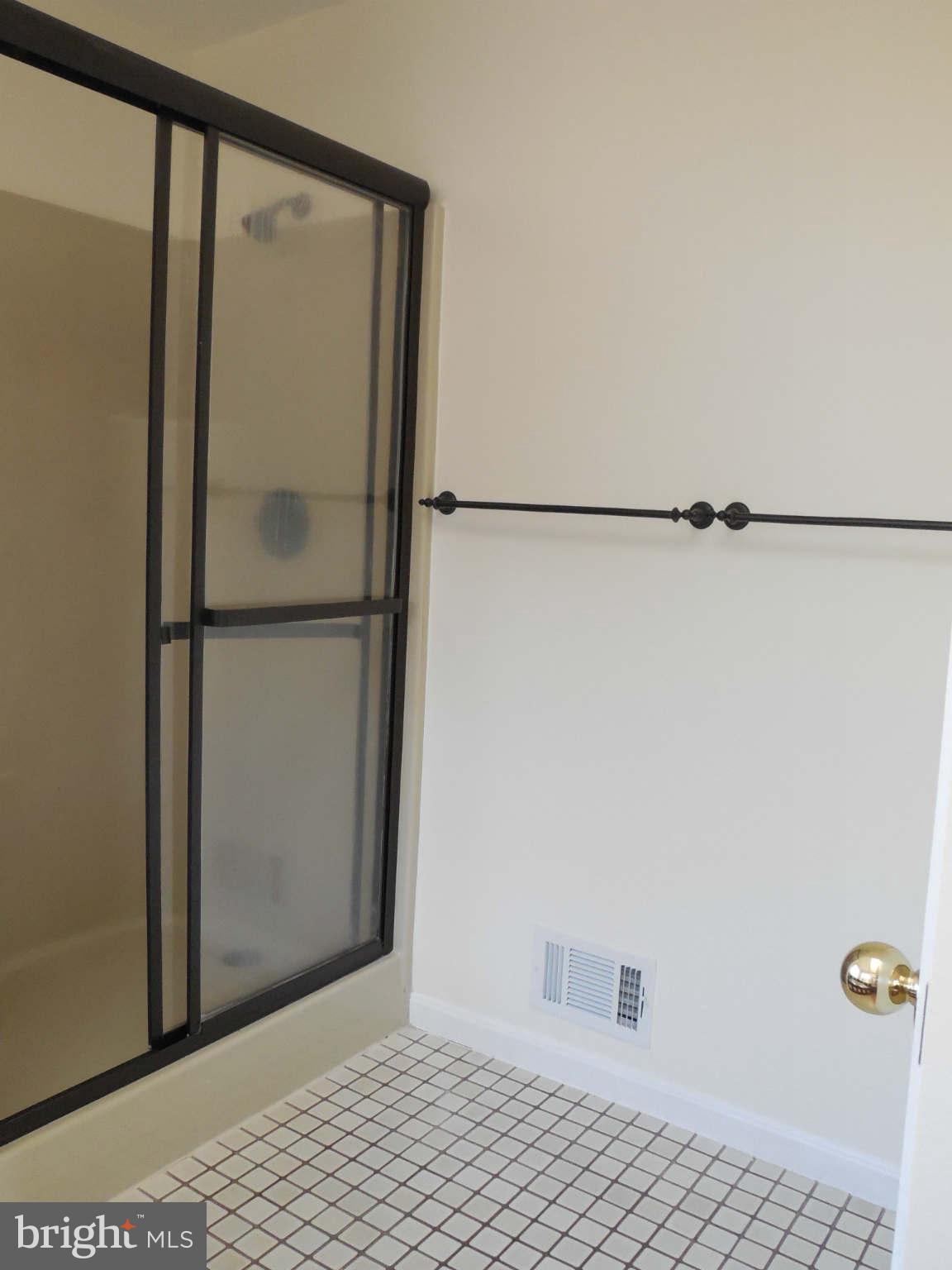 4415 Linthicum Road Dayton, MD 21036 - Photo 19 of 26 Shower