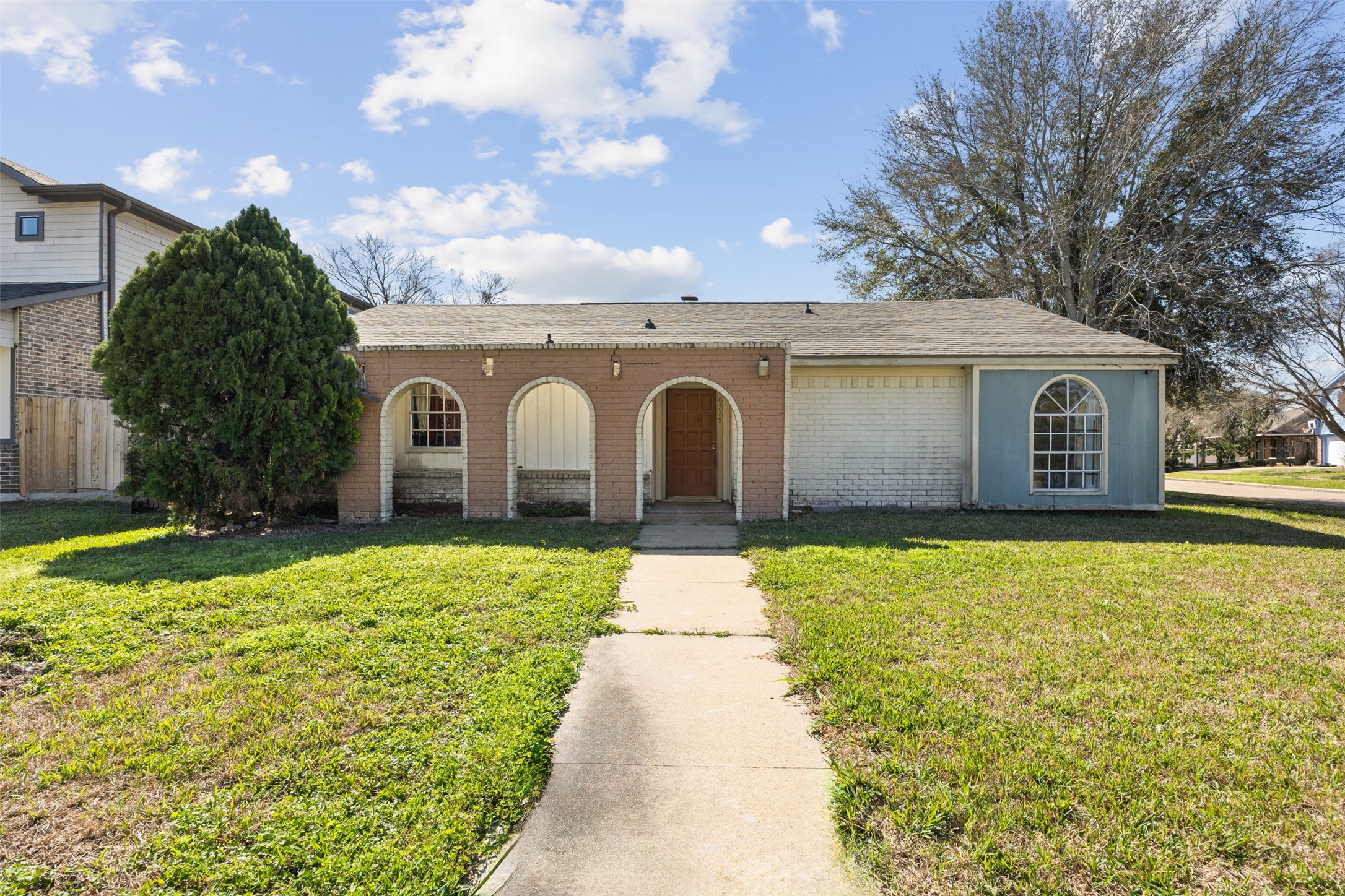 6715 Rowell Court Houston, TX 77489 - Photo 1 of 24 a front view of a house with garden
