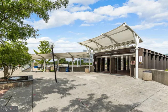 $1,900 | 8001 Chanute Place, Unit 15, Falls Church, VA 22042