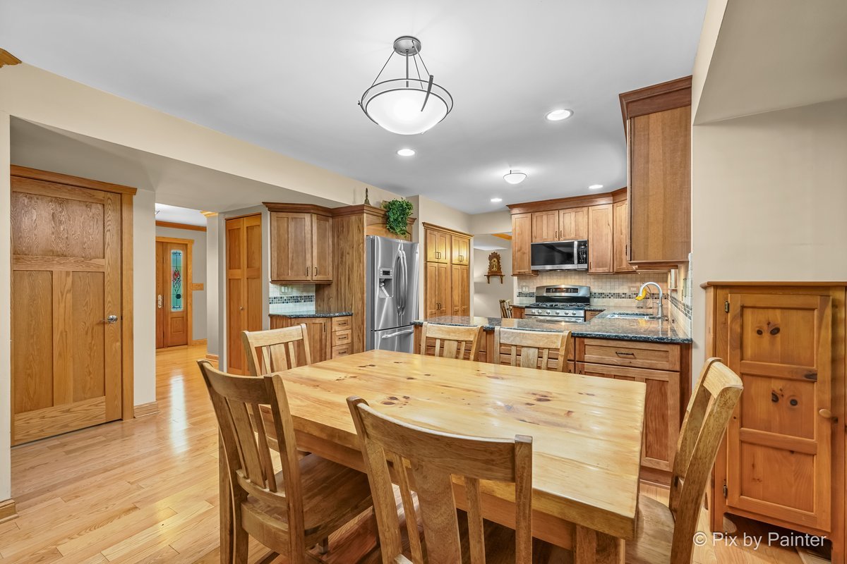 9901 Fox Bluff Lane Spring Grove, IL 60081 - Photo 8 of 44
