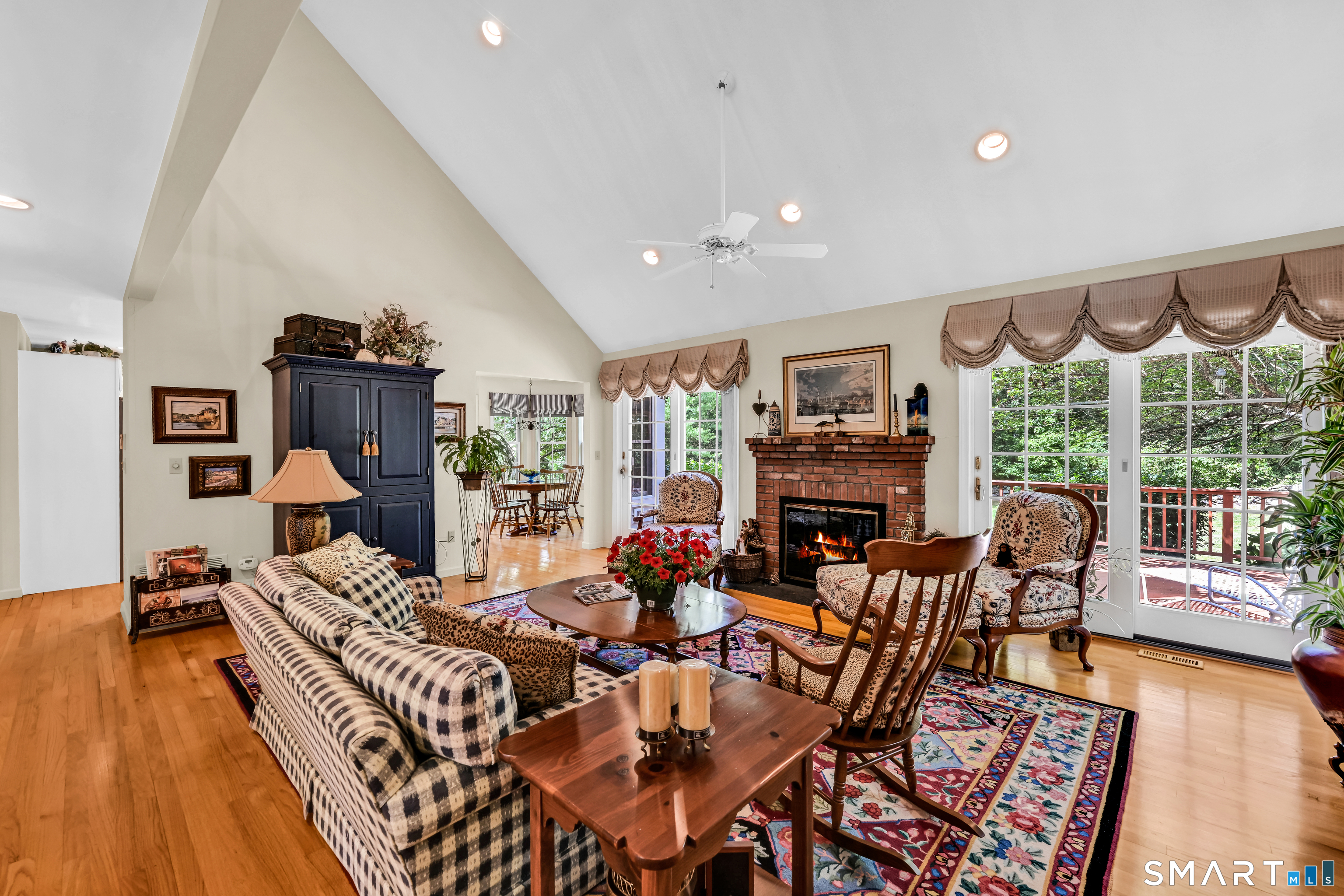 199 Taugwonk Road Stonington, CT 06378 - Photo 5 of 40 Family room