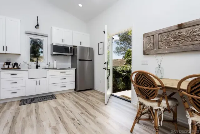 $3,599,000 | 901 Stratford Drive, Encinitas, CA 92024