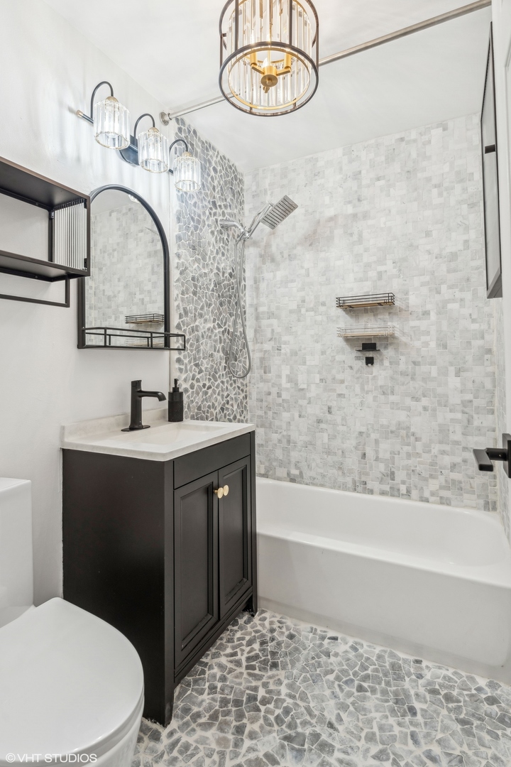 450 West Briar Place, Unit 9E Chicago, IL 60657 - Photo 12 of 18