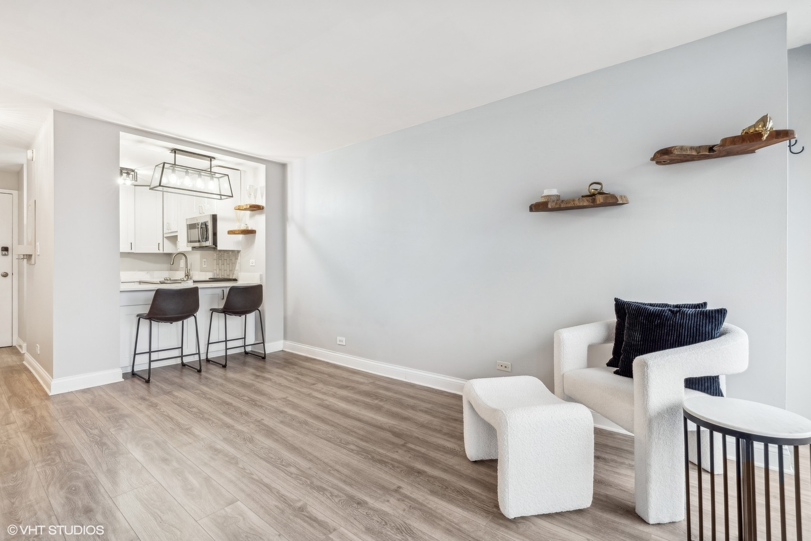 450 West Briar Place, Unit 9E Chicago, IL 60657 - Photo 10 of 18