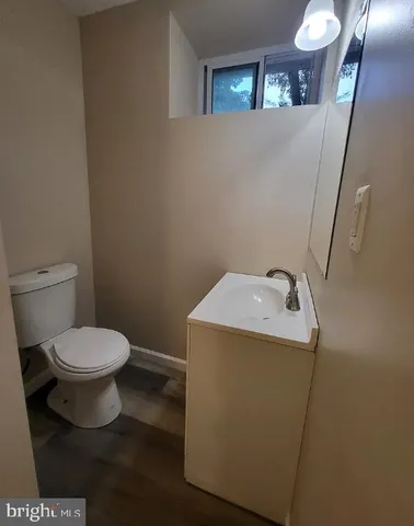 $1,300 | 558 East Lincoln Highway, Coatesville, PA 19320