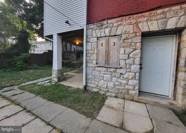 $1,300 | 558 East Lincoln Highway, Coatesville, PA 19320