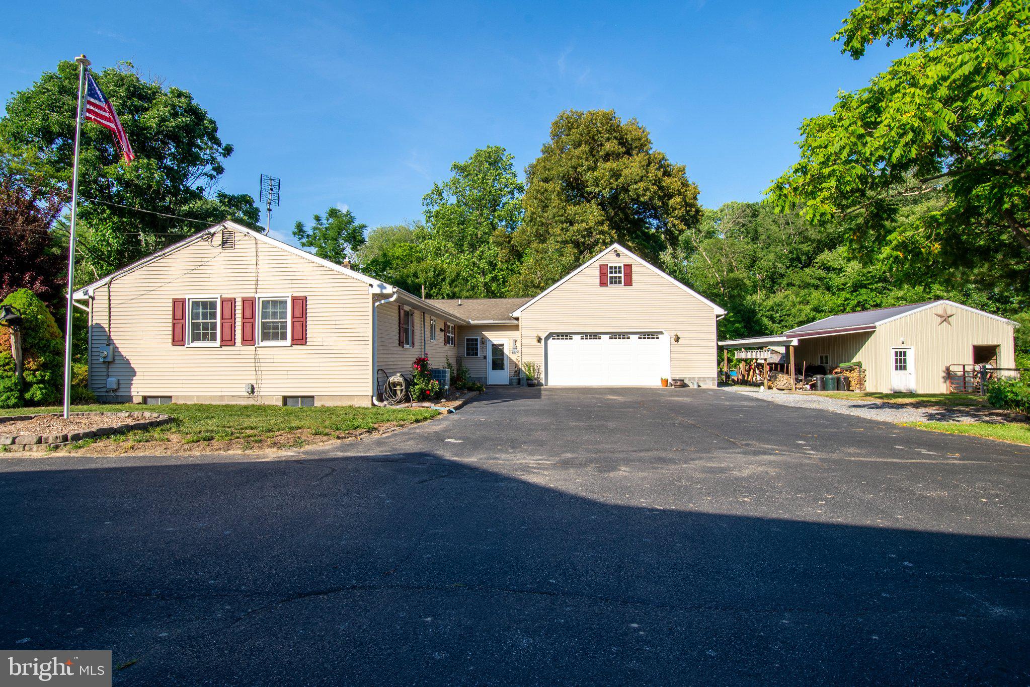 2148 Marshyhope Road Felton, DE 19943 - Photo 2 of 31 Charming home with spacious driveway.