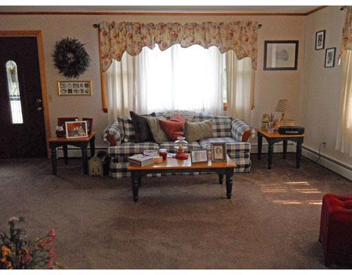 85 Fowler Road Orrington, ME 04474 - Photo 9 of 21 Living Room.