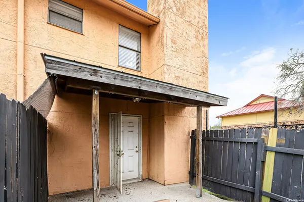 $1,225 | 7802 Richard Frank Way, Unit 1, San Antonio, TX 78240