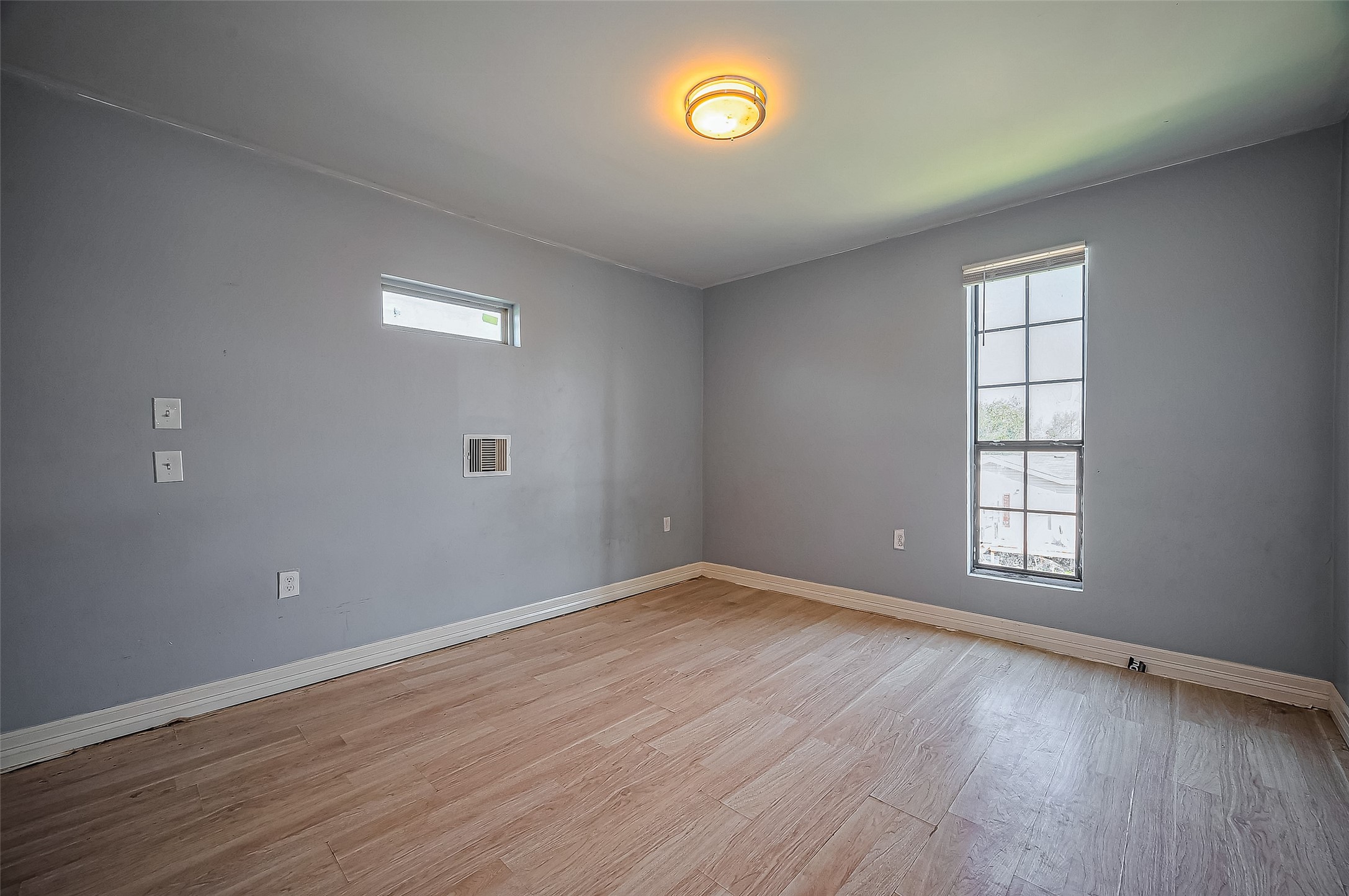 710 East Sycamore Street Fresno, TX 77545 - Photo 30 of 32 an empty room with wooden floor and windows