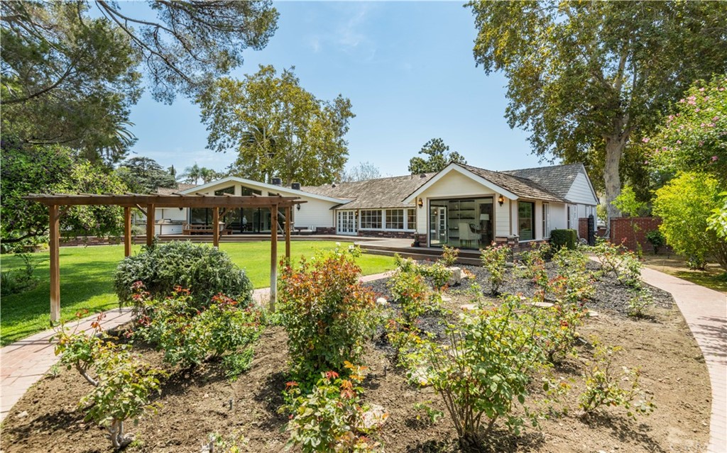 4255 Chestnut Avenue Long Beach, CA 90807 - Photo 37 of 48 a front view of house with yard and green space