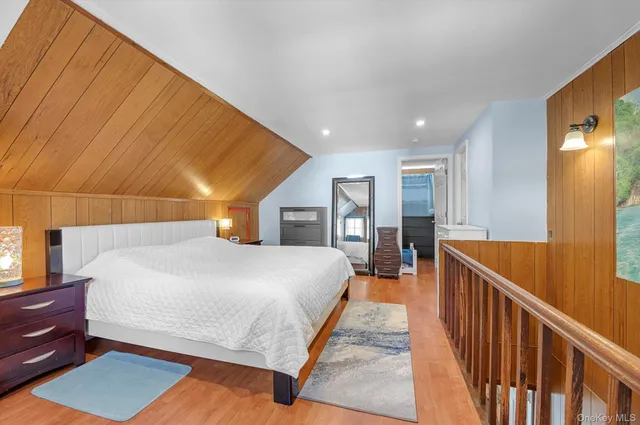 $899,888 | 5 Avon Road, New Hyde Park, NY 11040