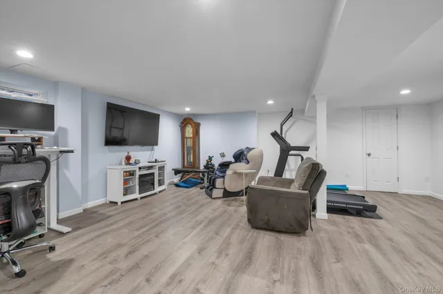 $899,888 | 5 Avon Road, New Hyde Park, NY 11040