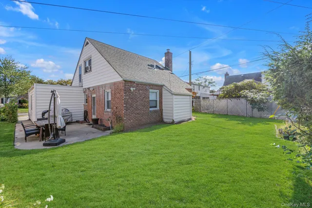 $899,888 | 5 Avon Road, New Hyde Park, NY 11040