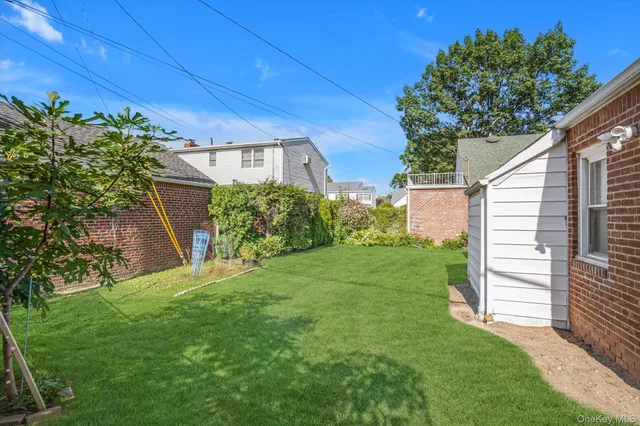 $899,888 | 5 Avon Road, New Hyde Park, NY 11040