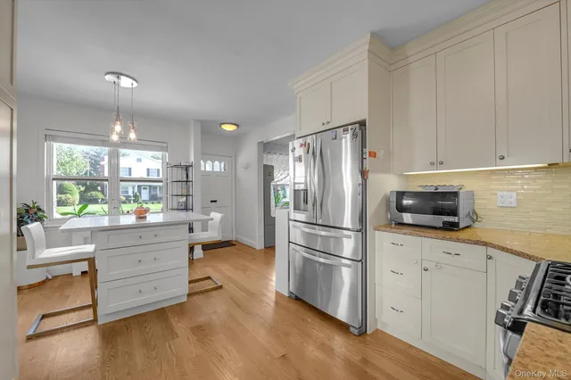 $899,888 | 5 Avon Road, New Hyde Park, NY 11040