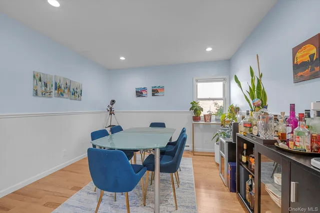 $899,888 | 5 Avon Road, New Hyde Park, NY 11040