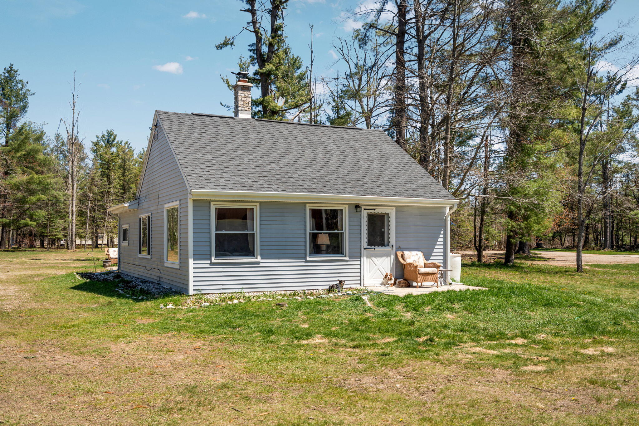 2180 Lone Pine Road Gaylord, MI 49735 - Photo 2 of 42 31-web-or-mls-JEL00366