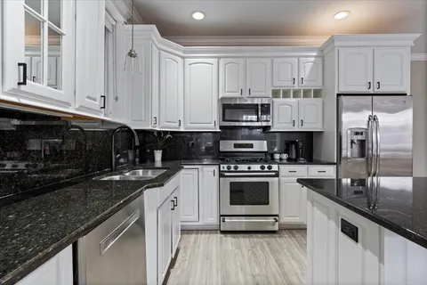 $630,000 | 1363 North Mohawk Street, Unit 1, Chicago, IL 60610