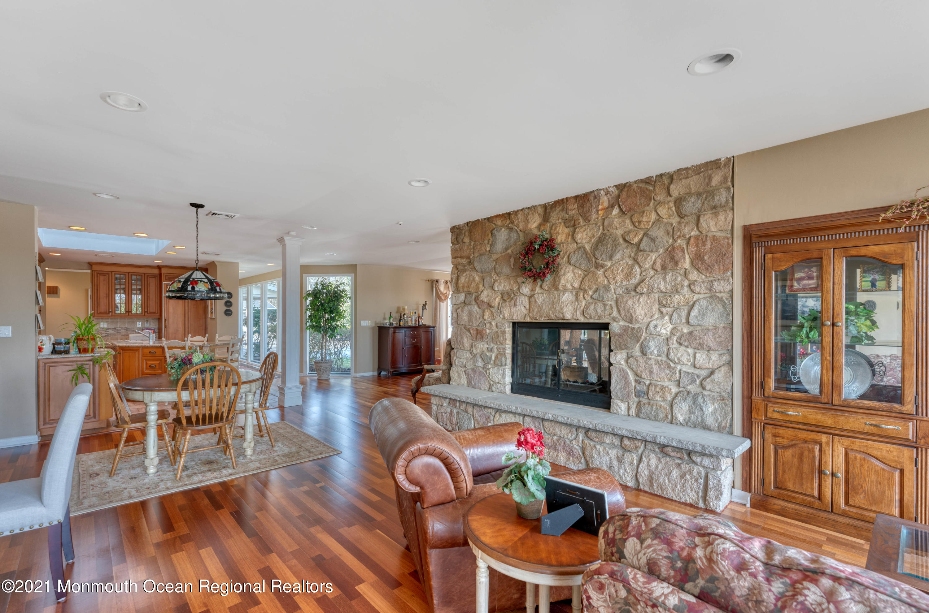 626 Oceanview Road Brielle, NJ 08730 - Photo 13 of 37 Living Room