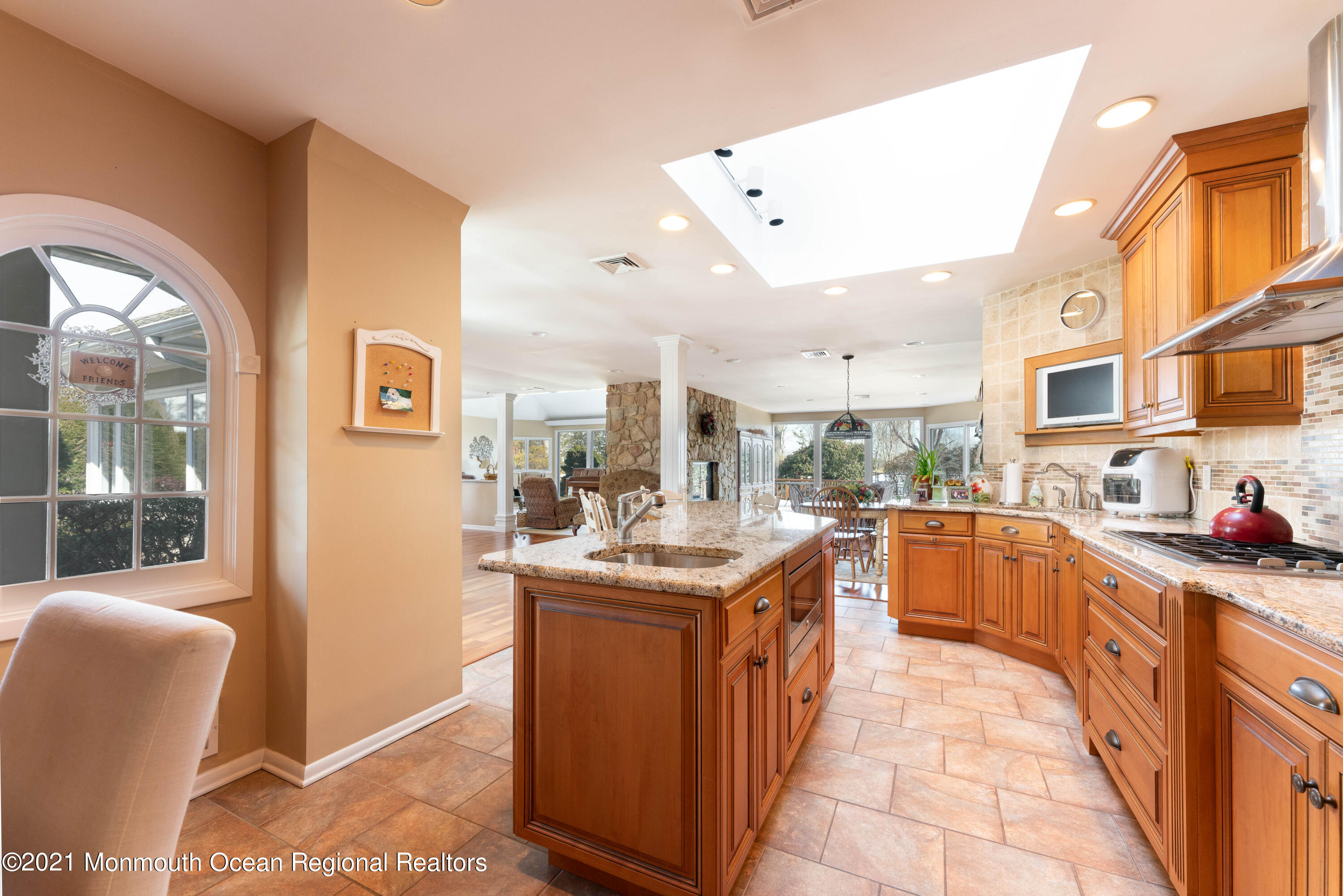 626 Oceanview Road Brielle, NJ 08730 - Photo 8 of 37 Sun-filled Kitchen