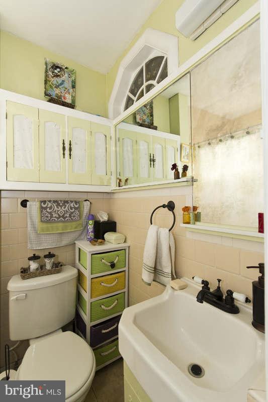 3734 Falls Road Baltimore, MD 21211 - Photo 14 of 18 Bath (Master)