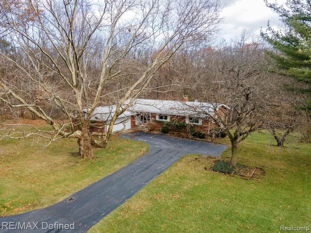 6045 Ronnoco Road Rochester Hills, MI 48306 - Photo 2 of 40
