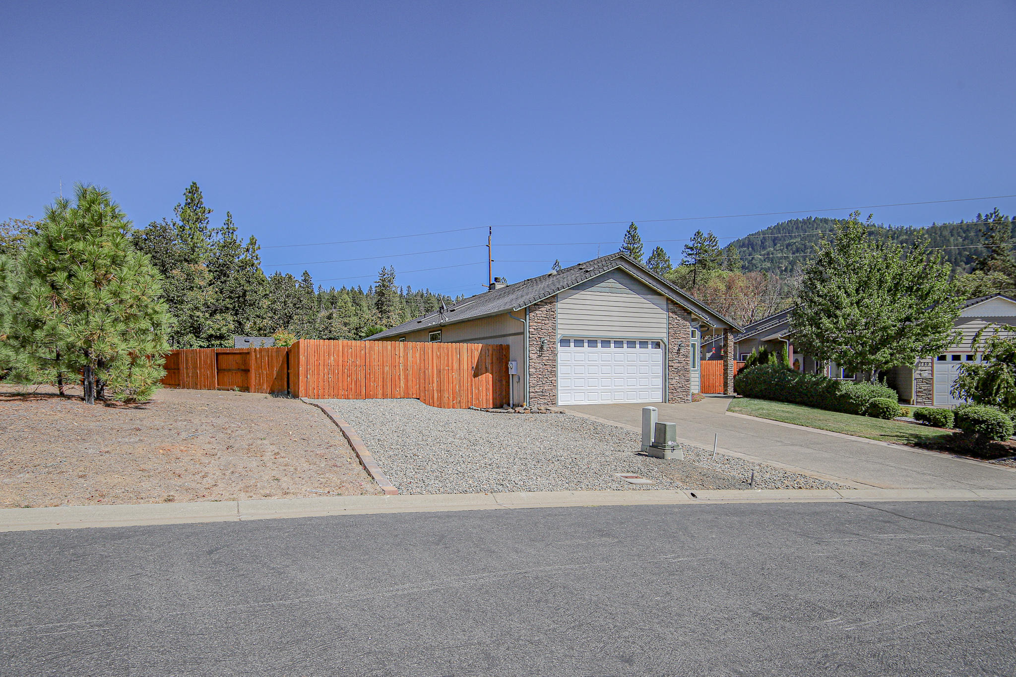 301 Cedar Ridge Drive Cave Junction, OR 97523 - Photo 4 of 33 6