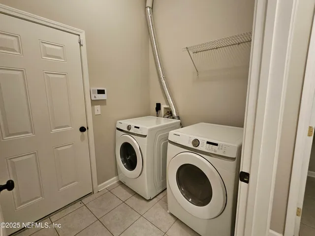 a view of a utility room