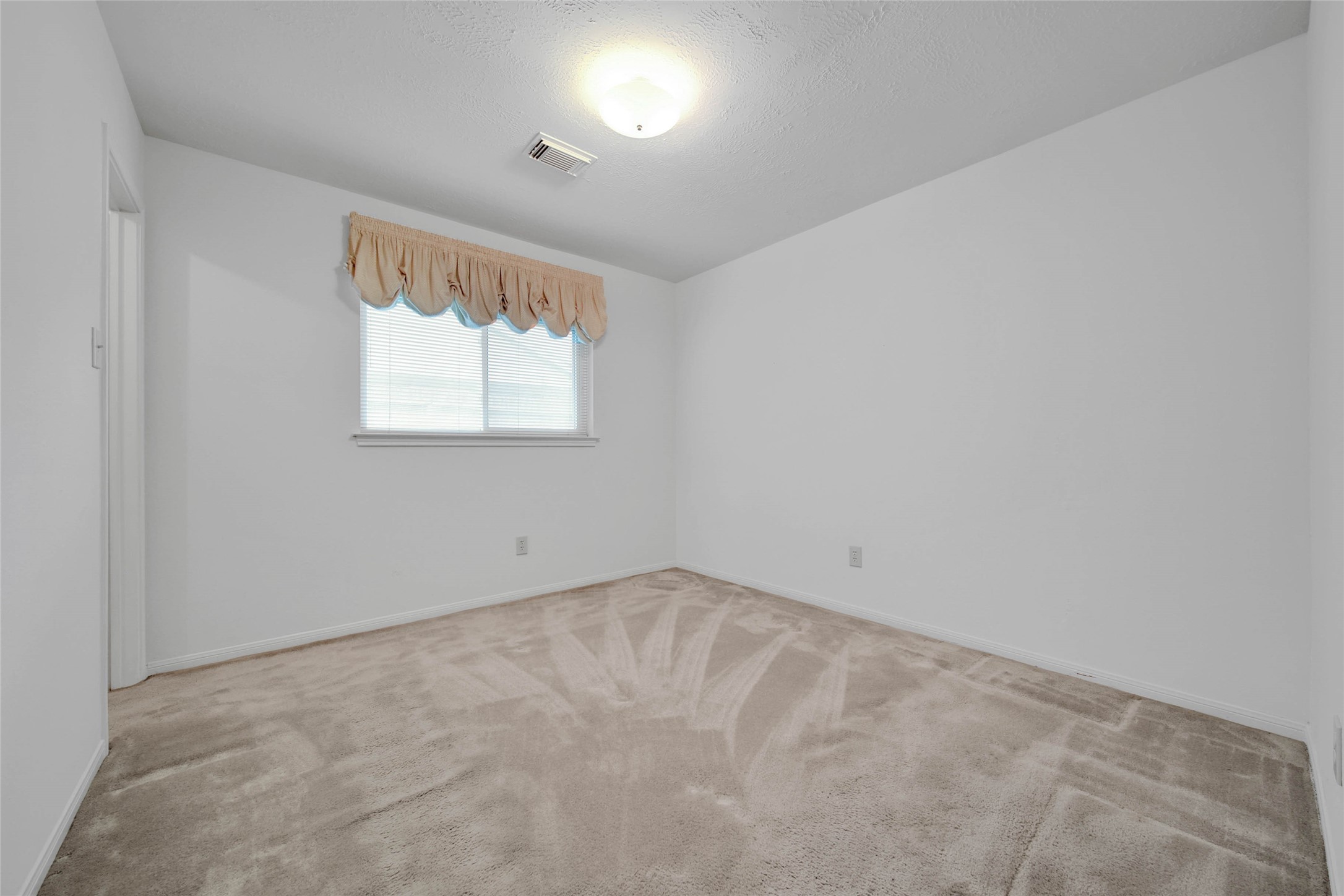 5010 Cupids Bower Court Spring, TX 77388 - Photo 25 of 40 an empty room with a window