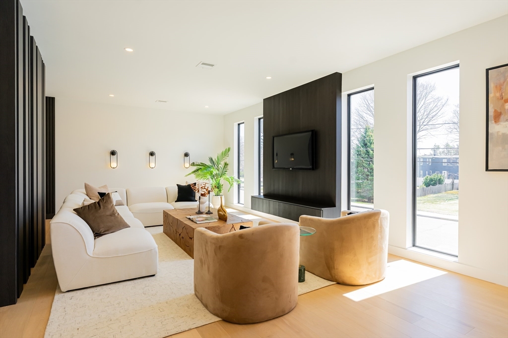 3 Brandt Drive Woburn, MA 01801 - Photo 5 of 38