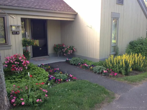 $2,600 | 27 Heritage Village, Unit B, Southbury, CT 06488