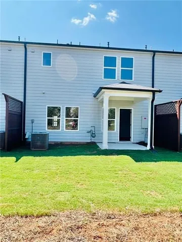a front view of house with yard and garage