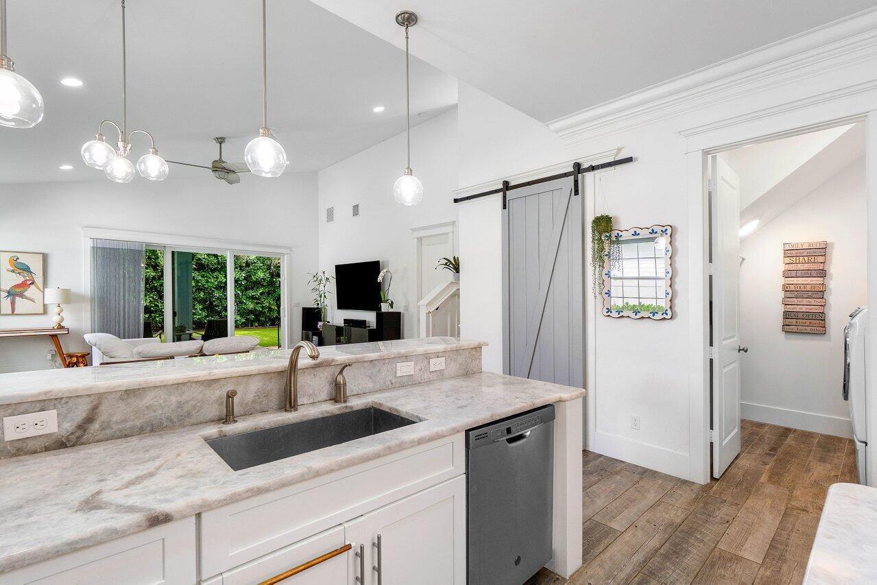 405 Coconut Avenue Stuart, FL 34996 - Photo 11 of 60 014-405CoconutAvenue-Stuart-FL-34996-SMA