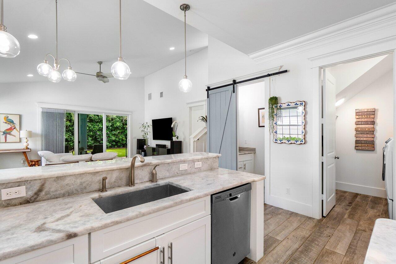 405 Coconut Avenue Stuart, FL 34996 - Photo 12 of 60 015-405CoconutAvenue-Stuart-FL-34996-SMA