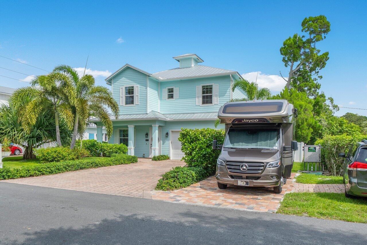 405 Coconut Avenue Stuart, FL 34996 - Photo 2 of 60 405 Coconut Ave