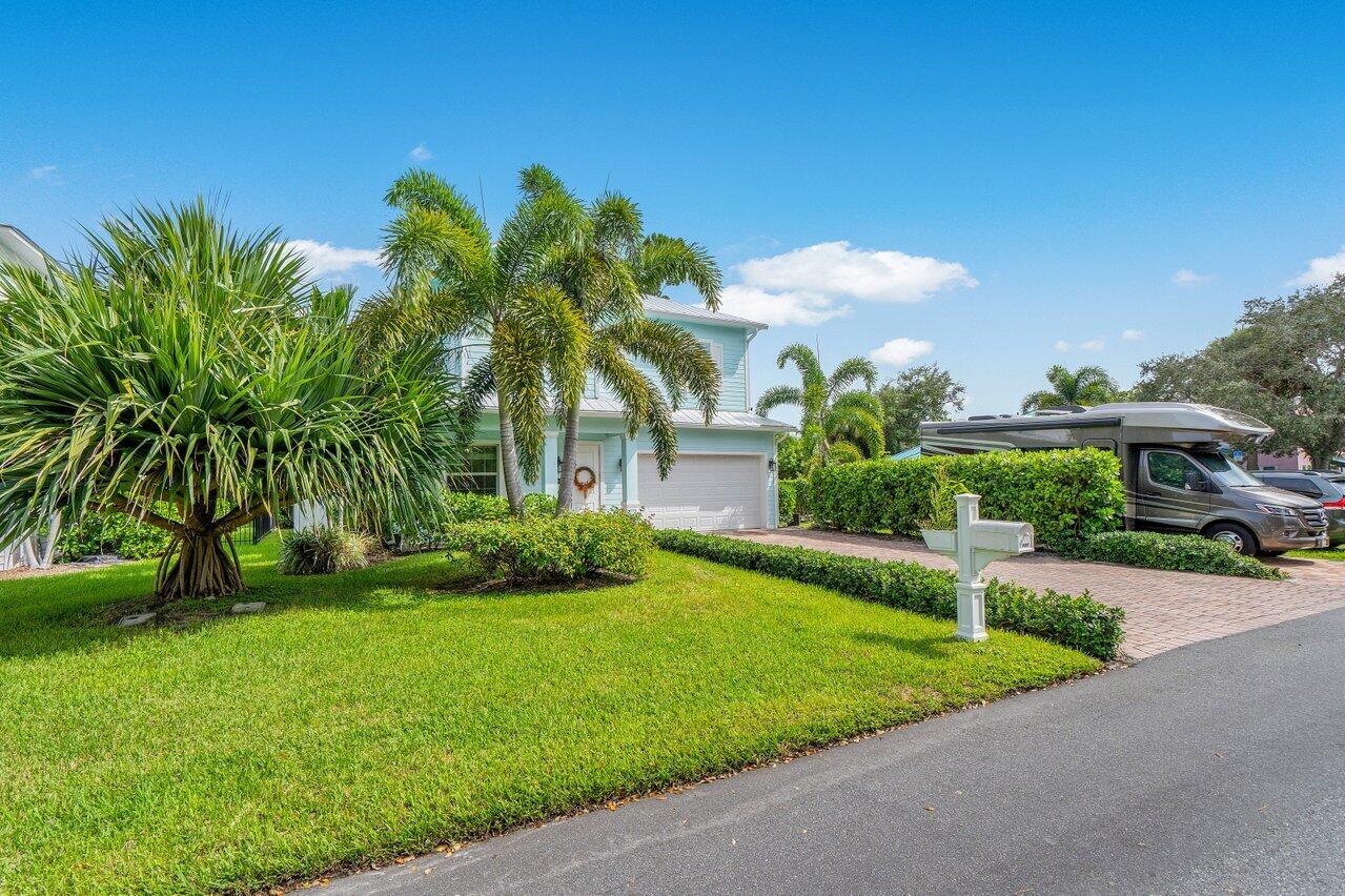 405 Coconut Avenue Stuart, FL 34996 - Photo 3 of 60 002-405CoconutAvenue-Stuart-FL-34996-SMA