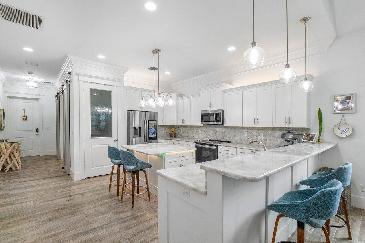 405 Coconut Avenue Stuart, FL 34996 - Photo 6 of 60 009-405CoconutAvenue-Stuart-FL-34996-SMA