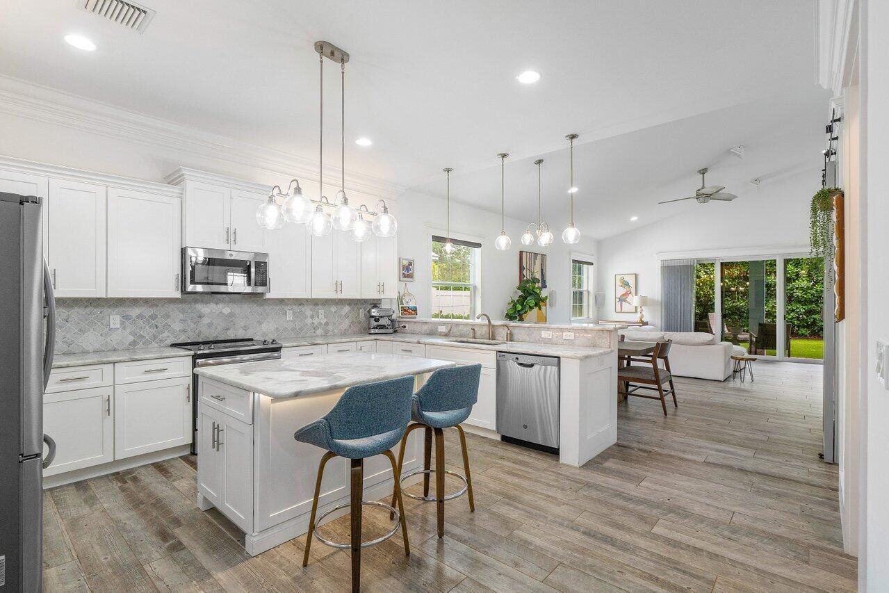 405 Coconut Avenue Stuart, FL 34996 - Photo 7 of 60 010-405CoconutAvenue-Stuart-FL-34996-SMA
