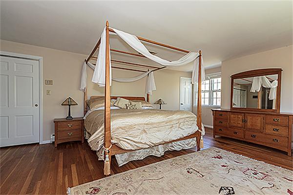 37 Robinhood Road Winchester, MA 01890 - Photo 8 of 18 Gallery Image 8