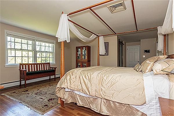 37 Robinhood Road Winchester, MA 01890 - Photo 9 of 18 Gallery Image 9
