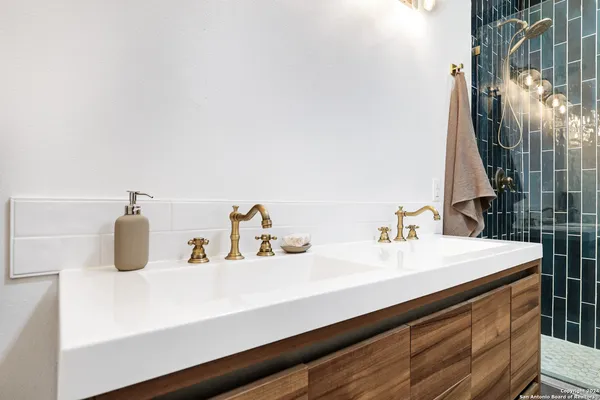 $3,150 | 1613 North Olive Street, San Antonio, TX 78208